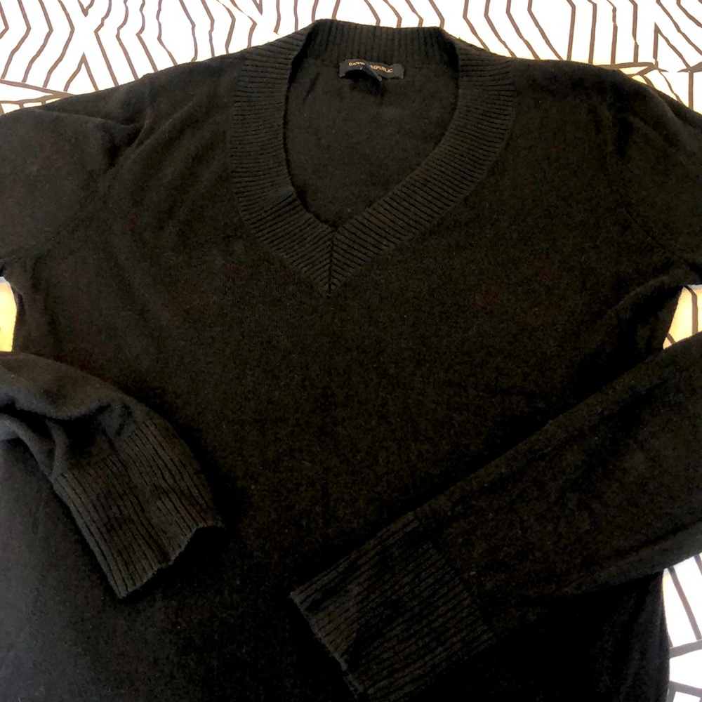 Banana Republic Black V neck sweater. Size S